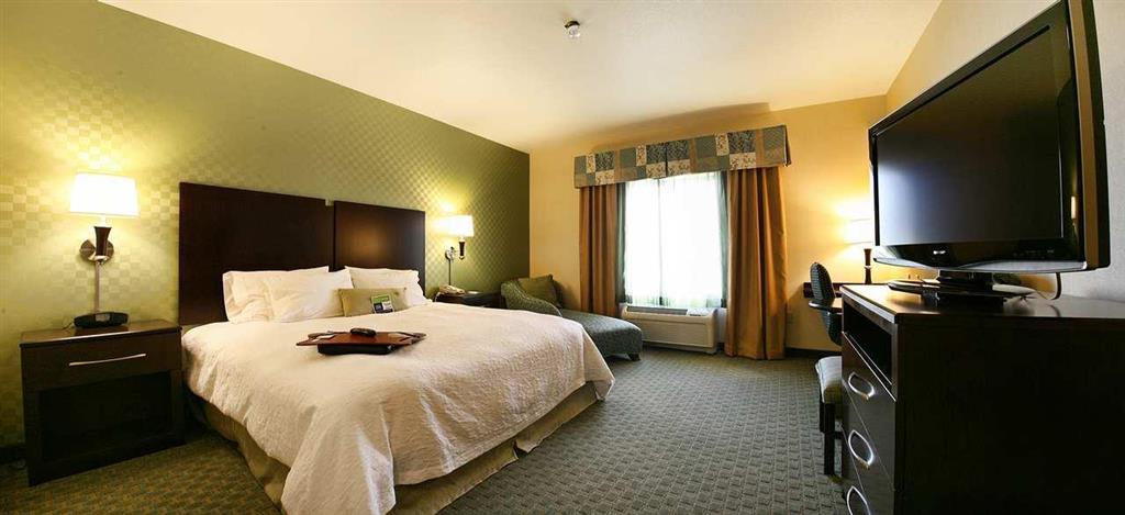 Hampton By Hilton Otel Brentwood Oda fotoğraf